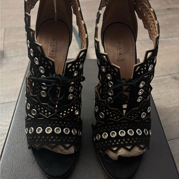 Alaia Suede Heels 41 - Picture 2 of 11